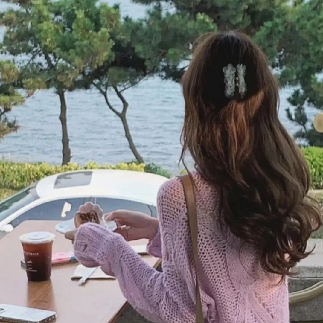 公寓里的两个女人